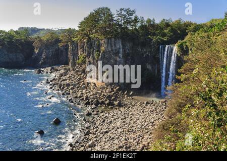Cascate di Jeongbang sull'isola di Jeju, corea del Sud Foto Stock