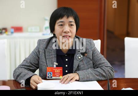 (210308) -- PECHINO, 8 marzo 2021 (Xinhua) -- Foto mostra Lu Luanmei, un deputato al 13° Congresso Nazionale del Popolo (NPC), che ha fatto suggerimenti sulla trasformazione dei risultati tecnologici nelle 'due sessioni' di quest'anno. Nel XIII Congresso Nazionale del Popolo (NPC) e nel Comitato Nazionale della XIII Conferenza politica consultiva del Popolo Cinese (CPPCC), vi sono rispettivamente 742 deputati e 440 membri femminili, che segnano un alto storico per la rappresentanza femminile. L'8 marzo si celebra la Giornata internazionale della donna, che celebra le conquiste sociali, economiche e politiche Foto Stock