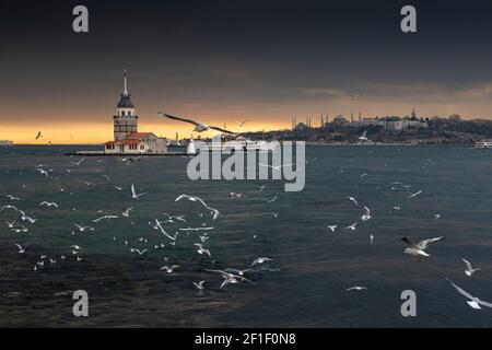 La Torre della Maiden nel quartiere di Uskudar di Istanbul, Turchia Foto Stock