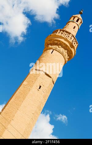 In iran minareto vicino al cielo Foto Stock