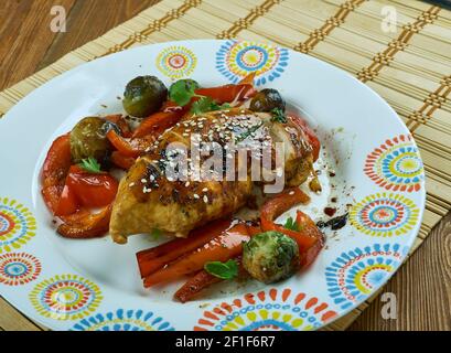 Una teglia pollo teriyaki Foto Stock