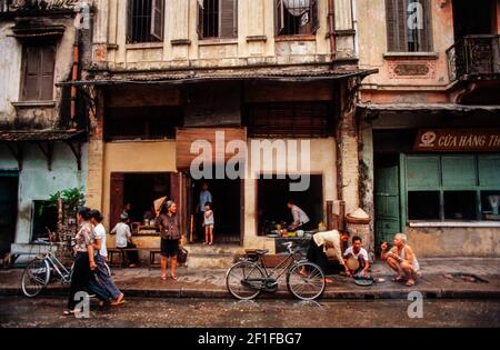 Via scena, Hanoi strada posteriore, Vietnam del Nord, Giugno 1980 Foto Stock