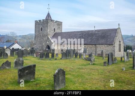 Chiesa di Sant'Ilar (Eglwys Sant Ilar), che è un edificio storico di grado II probabilmente risalente al XIV century.in villaggio di Llanilar. Nelle vicinanze si trova lo Ystwyth Trail, un 21 miglia, 34 km, percorso multiuso, utilizzato, da cani escursionisti, escursionisti, ciclisti, joggers, e in parte a cavallo, per i cavalieri. L'ex linea di sentiero collega la città costiera studentesca di Aberystwyth, ON, Cardigan Bay, a Tregaron, entrambi, in Ceredigion. Il sentiero è prevalentemente lungo il fiume Ystwtyh. Fotografia scattata tra il villaggio di Llanilar e Transgoed,rurale,campagna,scenario,Ceredigon,Galles,Galles,UK,GB, Foto Stock