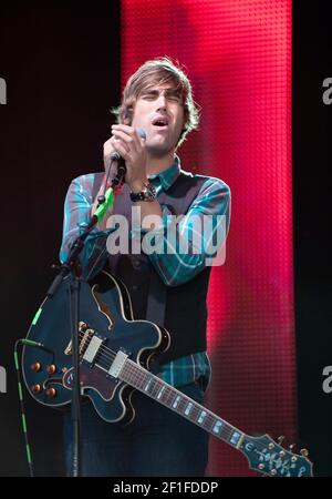 Cantautrice inglese di Singer, Charlie Simpson, ex Busted e Fightstar, si esibisce al Greenbelt Festival, Regno Unito nel 2012 Foto Stock