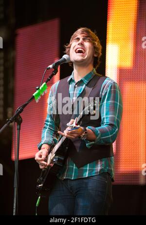 Cantautrice inglese di Singer, Charlie Simpson, ex Busted e Fightstar, si esibisce al Greenbelt Festival, Regno Unito nel 2012 Foto Stock