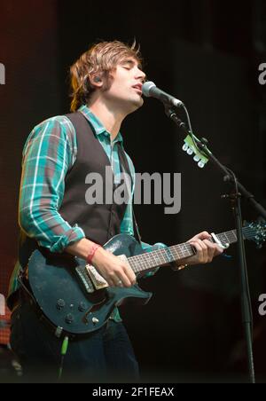 Cantautrice inglese di Singer, Charlie Simpson, ex Busted e Fightstar, si esibisce al Greenbelt Festival, Regno Unito nel 2012 Foto Stock