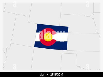 MAPPA del Colorado dello stato DEGLI STATI UNITI evidenziata in colori della bandiera del Colorado, mappa dei grigi con gli stati degli stati uniti vicini. Illustrazione Vettoriale