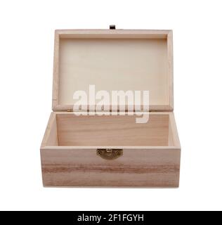 Piccola cassa di legno aperta isolata su bianco. Foto Stock
