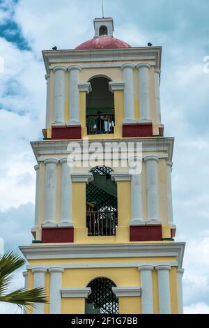 Cayo Santa Maria, Cuba, 2016 febbraio - la torre Casa del habano a la Estrella un'area turistica dell'isola Foto Stock