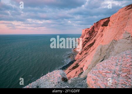 Dawn luce sul faro di Beachy Head South Downs East Sussex sud-est Inghilterra Foto Stock