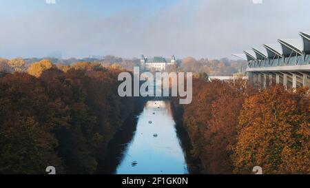 Varsavia, Polonia 01.11.2020 Agrykola parco Castello di Ujazdow, visto dal canale reale. Antenna. Foto di alta qualità Foto Stock