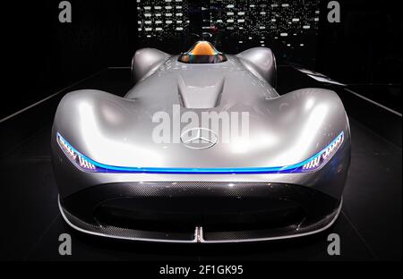 Mercedes Benz Concept EQ Silver Arrow Electric Intelligence presentata al Paris Motor Show di Porte de Versailles. Francia - 3 ottobre 201 Foto Stock