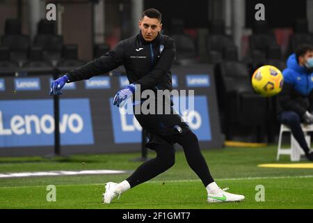 Milano, Italia. 8 marzo 2021. Pierluigi Gollini di Atalanta BC si scalda durante la Serie A Football Match tra FC Internazionale e Atalanta BC allo stadio San Siro di Milano (Italia), 14 febbraio 2021. Photo Image Sport/Insifefoto Credit: Insifefoto srl/Alamy Live News Foto Stock
