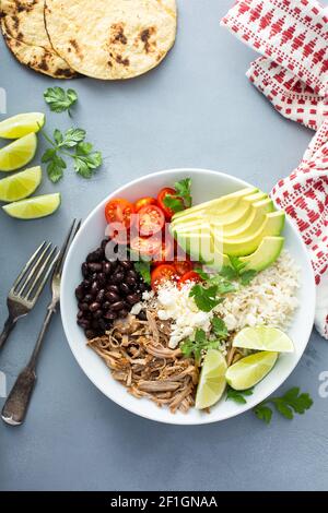 Ciotola di carnitas di maiale o burrito Foto Stock