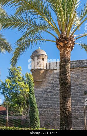 Bartizano del bastione di Sant Pere, che fa parte del recinto rinascimentale murato (mura di es Baluard) che circondava la città di Palma unt Foto Stock