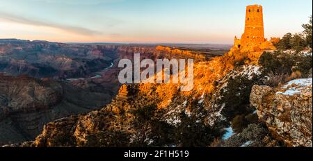 Il Desert Watchtower si trova sul bordo del Grand Canyon, Grand Canyon National Park, Arizona, Stati Uniti Foto Stock