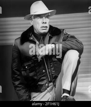Lee Marvin, Ritratto pubblicitario di mezza lunghezza per il film, 'The Klansman', Paramount Pictures, 1974 Foto Stock