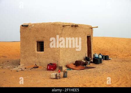 Home beduino nel deserto Foto Stock