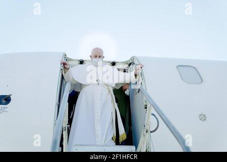 Baghdad, Iraq. 8 marzo 2021. Papa Francesco arriva a Baghdad, in Iraq, venerdì 5 marzo 2021. Questa è la prima visita del papa in Iraq. Foto dell'ufficio stampa del primo Ministro iracheno/UPI Credit: UPI/Alamy Live News Foto Stock