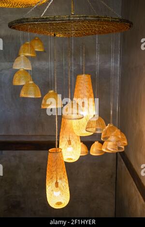 Lampada soffitto bello arredamento retrò illuminazione in casa, la lampada bambù Foto Stock