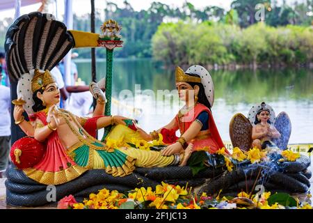 Statua del signore Vishnu con sua moglie Laxmi Foto Stock