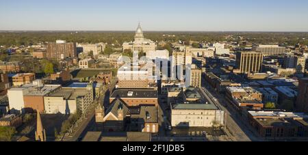 Alba luce colpisce il centro di State Capitol Building Sprigfield Illinois Foto Stock