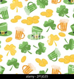 Modello senza cuciture con simboli della vacanza di San Patrizio. Cappello verde leprechaun, birra verde, monete d'oro, shamrock, trifoglio su sfondo bianco Foto Stock