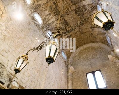 Lampadario nel convento di Carmo, Lisbona Foto Stock