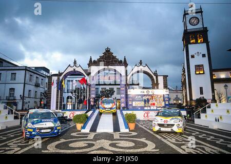 24 LLARENA Efren (esp), FERNANDEZ Sara (esp), Rallye Team Spain, Peugeot 208 R2, 33 FURUSETH Sindre (NOR), HJERPE Jim (swe), Saintéloc Junior Team, Peugeot 208 R2, 35 LUNDBERG Elias (swe), ARHUSIANDER David (Opallye, Junior Team Adam R2), Adam Opallye, Adam R2, Adam Podio durante il Campionato europeo Rally 2019 ERC Azzorre rally, dal 21 al 23 marzo, a Ponta Delgada Portugal - Foto Jorge Cunha / DPPI Foto Stock