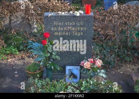 Grab, Marlene Dietrich, Friedhof, Stubenrauchstrasse, Friedenau, Schöneberg, Berlino, Germania Foto Stock