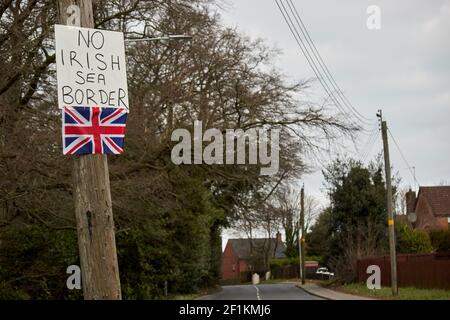 nessun confine con il mare irlandese con bandiera sindacale nell'area lealista della contea di bangor nell'irlanda del nord regno unito Foto Stock