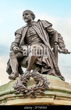 Scultura shakespeare al Sir Ronald Gower Memorial a Shakespeare a Stratford-upon-Avon, Warwickshire, Inghilterra, Regno Unito Foto Stock