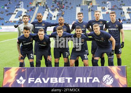 DNIPRO, UCRAINA - 8 MARZO 2021 - i giocatori di SC Dnipro-1 posano per una foto di squadra prima della partita Ucraina Premier League Matchday 17 contro FC Oleksandriia alla Dnipro Arena, Dnipro, Ucraina centrale. Credit: Ukrinform/Alamy Live News Foto Stock