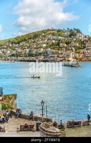 Vista da Dartmouth sul fiume Dart a Kingswear, Devon, Inghilterra, Regno Unito Foto Stock