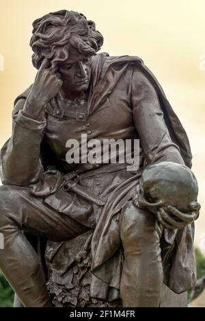 Primo piano della scultura di Hamlet al Sir Ronald Gower's Memorial a Stratford-upon-Avon, Inghilterra, Regno Unito Foto Stock