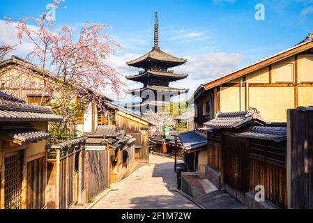 Pagoda di Yasaka noto, alias tempio Hokanji, a kyoto, kinki, giappone Foto Stock