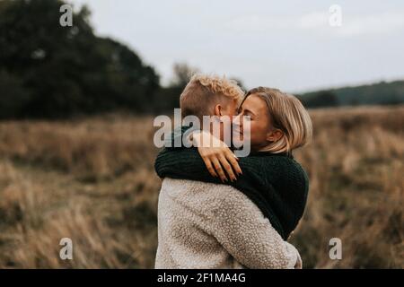 Felice coppia femminile insieme Foto Stock