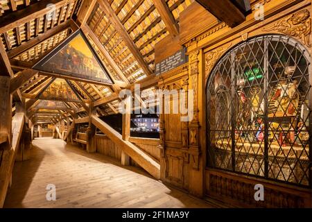 Vista sul ponte di legno di Spreuerbrücke di notte. Lucerna, cantone di Lucerna, Svizzera. Foto Stock