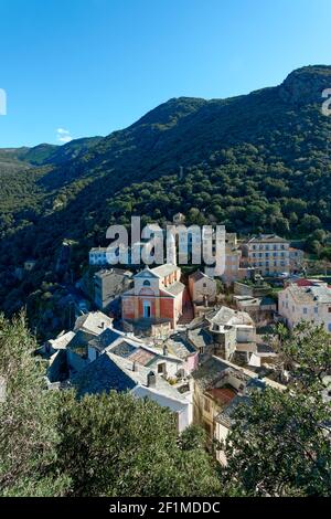 Vista del villaggio di Nonza, Cap Corse in Corsica, Francia Foto Stock