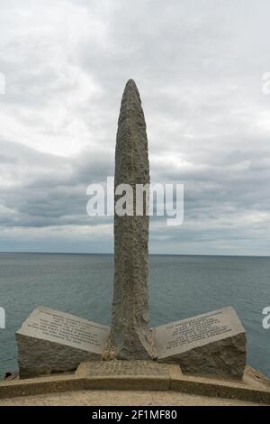 Vista orizzontale del Memoriale di Pointe du Hoc in Normandia Foto Stock