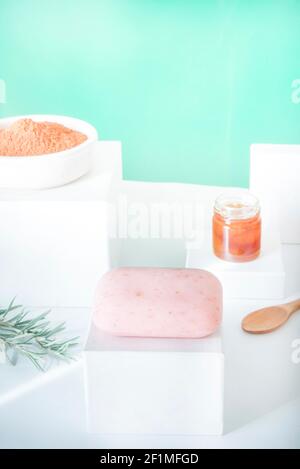 Sapone con rosmarino, miele e argilla rossa Foto Stock