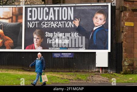 Inverclyde, Scozia, Regno Unito. 9 Mar 2021. Billboard prodotto dal gruppo pro-Union Scotland Matters appare a Inverclyde. Il tabellone esorta il primo ministro Nicola Sturgeon e l'SNP a concentrarsi sull'istruzione e non sulla separazione. Iain Masterton/Alamy Live News Foto Stock