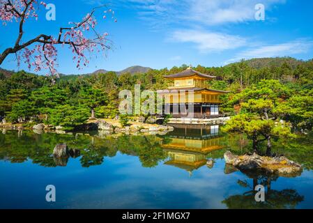 kinkakuji a Rokuonji, alias Golden Pavilion situato a kyoto, giappone Foto Stock