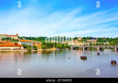 Praga, Repubblica Ceca - 8 agosto 2016: Tramonto paesaggio di Manesuv Ponte sul fiume Moldava, Praga Foto Stock