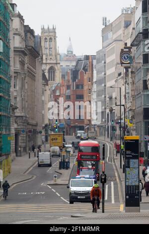 Empty and Quiet Fleet Street London UK, durante il coronavirus, covid-19, Lockdown in Inghilterra, Regno Unito, con uffici e negozi chiusi Foto Stock