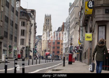 Empty and Quiet Fleet Street , Londra UK, durante il Coronavirus, covid-19, Lockdown in Inghilterra, Regno Unito, con uffici e negozi chiusi Foto Stock