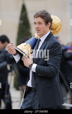 Kentin Mahe con il trofeo al Celebration Handball, campione del mondo della squadra francese Tittle 2015 al Palais de l'Elysee di Parigi, il 3 febbraio 2015. Foto Stephane Allaman / DPPI Foto Stock