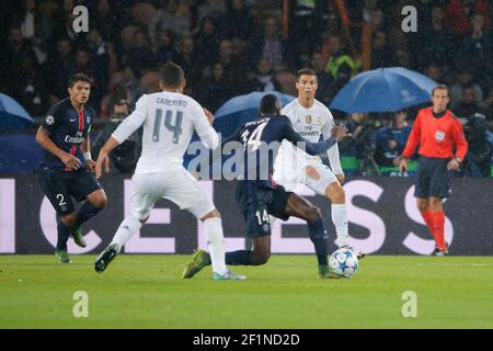 Cristiano Ronaldo Dos Santos, CR7 (Real Madrid Club de Futbol), Thiago Emiliano da Silva (psg), Blaise Mathuidi (psg), Carlos Henrique Casemiro (Real Madrid Club de Futbol) durante la partita di calcio del Gruppo UEFA Champions League A tra Paris Saint Germain e Real Madrid il 21 ottobre; 2015 allo stadio Parc des Princes di Parigi, Francia. Foto Stephane Allaman / DPPI Foto Stock