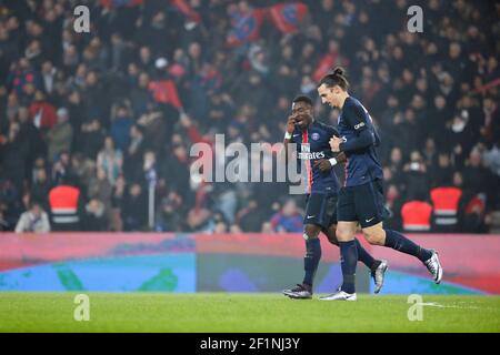 Zlatan Ibrahimovic (psg), Serge Aurier (psg) durante il campionato di calcio francese L1 incontro tra Paris Saint-Germain (PSG) e Lione (OL), il 13 dicembre 2015, allo stadio Parc des Princes, Parigi, Francia - Foto Stephane Allaman / DPPI Foto Stock