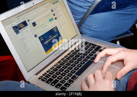 Illustrazione dell'aggiornamento live di Twitter alla conferenza stampa del prossimo Handball Mondial 2017 organizzato in Francia, il 5 gennaio 2016 al Tour Montparnasse di Parigi, Francia - Foto Stephane Allaman / DPPI Foto Stock